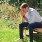 Auch so kann ein Bischof aussehen. +Erzbischof Thomas vor dem Gottesdienst